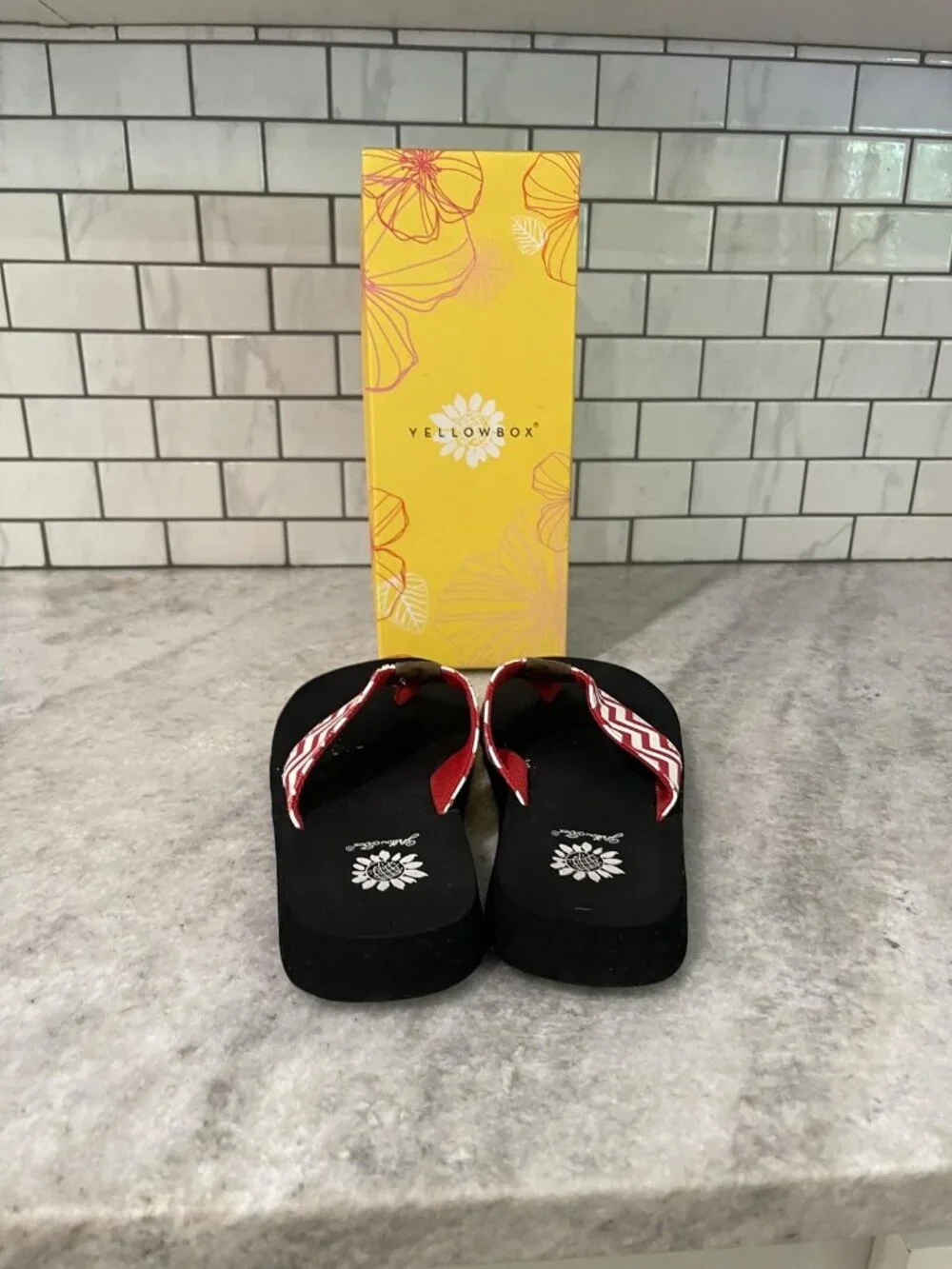 Yellow Box Yulisa Sandals Womens Size 8 Red Chevron Flip Flop Wedge Comfort - Picture 2 of 6